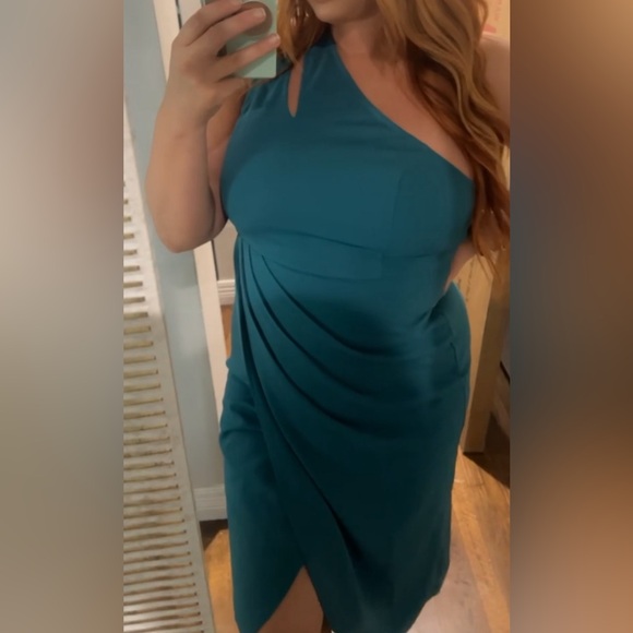 Women’s Formal Dress - Picture 2 of 3